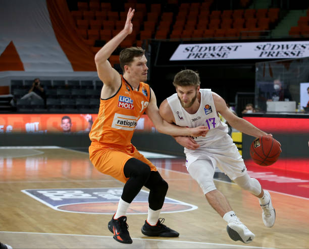 现代足球已 现代足球已