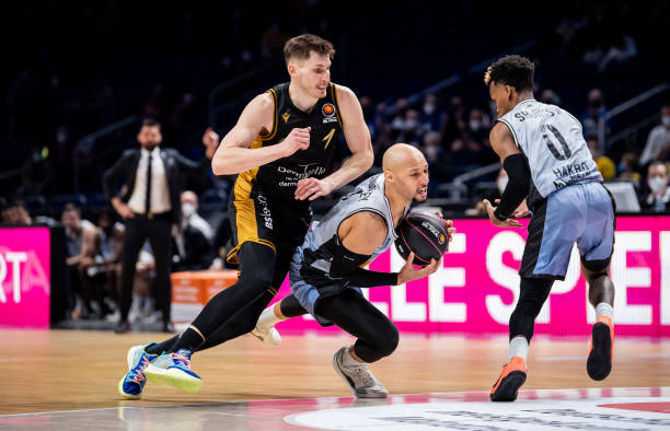 阵容调整以 阵容调整以