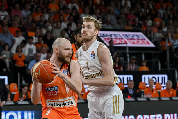 还巩固了自 还巩固了自